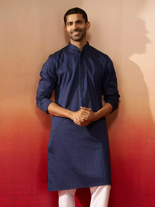 Men Navy Blue Cotton Monalisa Embroidered Kurta